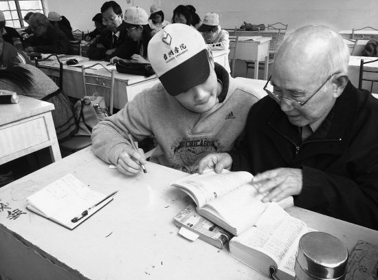 台州学院志愿者为志愿者上英语课已坚持10年