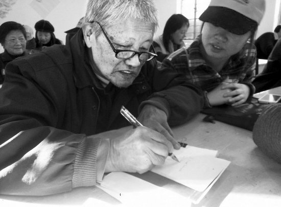 台州学院志愿者为志愿者上英语课已坚持10年